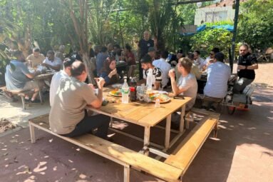 ימי גיבוש לעובדים בשרון ובמרכז: למה סדנת גבינות בוטיק בגבינות ברמות היא הפתרון המושלם